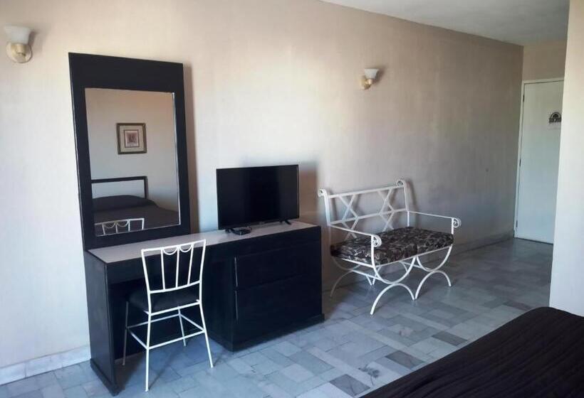 Los Jitos Hotel & Suites