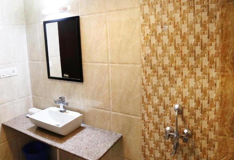 호텔 Narayans Leela Inn