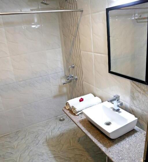 호텔 Narayans Leela Inn