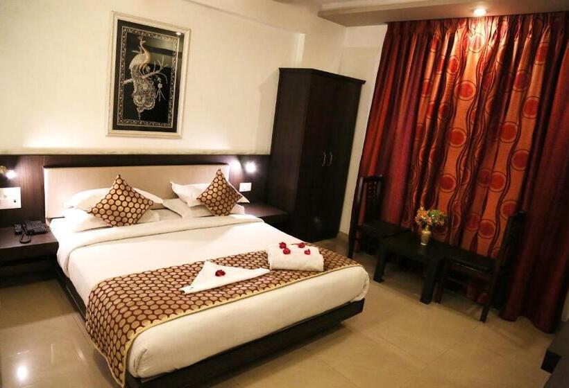 호텔 Narayans Leela Inn