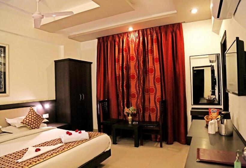 호텔 Narayans Leela Inn