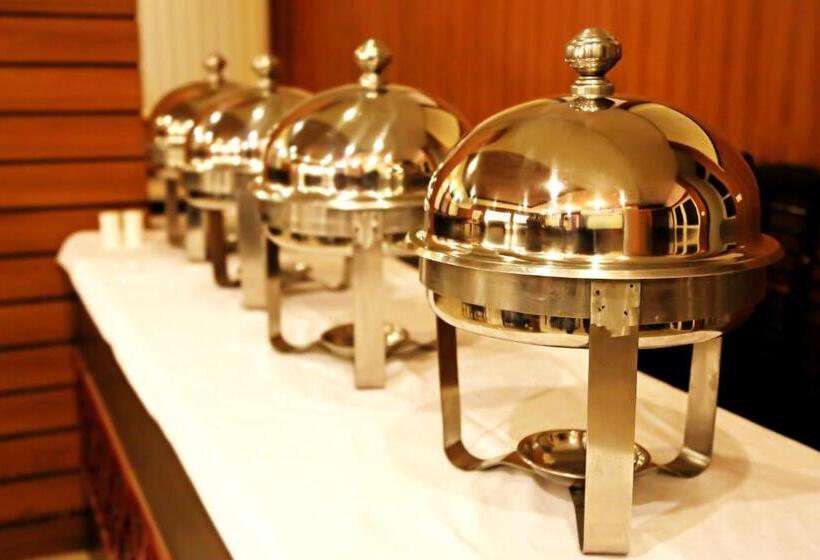 호텔 Narayans Leela Inn