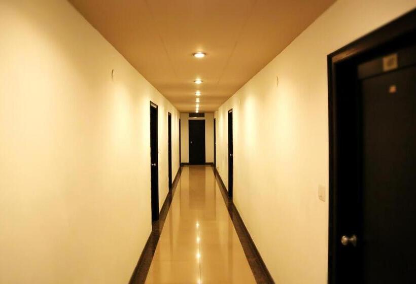 호텔 Narayans Leela Inn