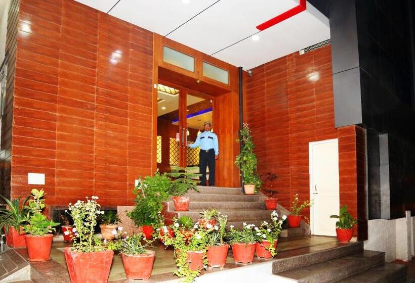 호텔 Narayans Leela Inn