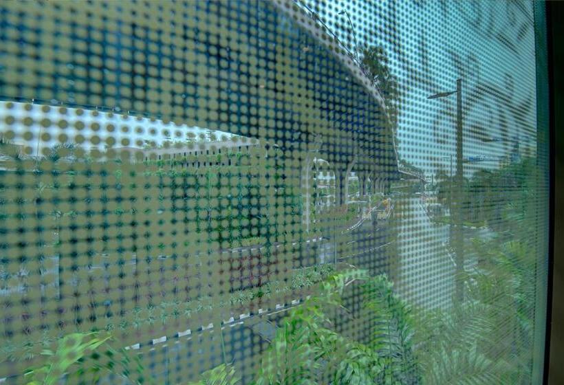 Niranta Airport Transit Hotel & Lounge Terminal 2 Arrivals