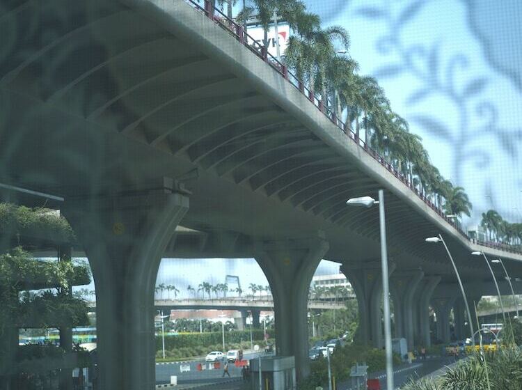 Niranta Airport Transit Hotel & Lounge Terminal 2 Arrivals