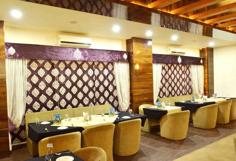 ホテル Oyo Premium Alankar Circle