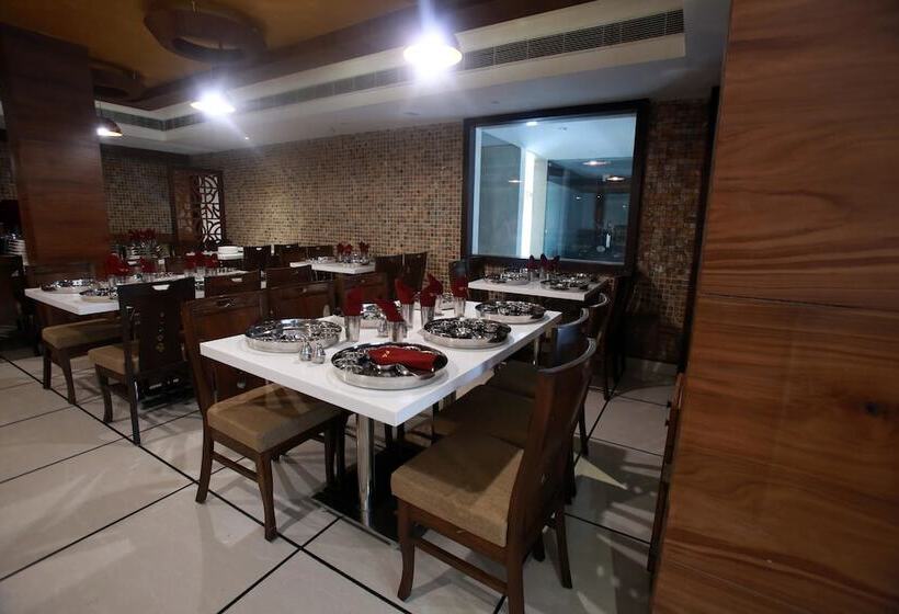 Hotel Oyo Premium Children Park Sardarpura