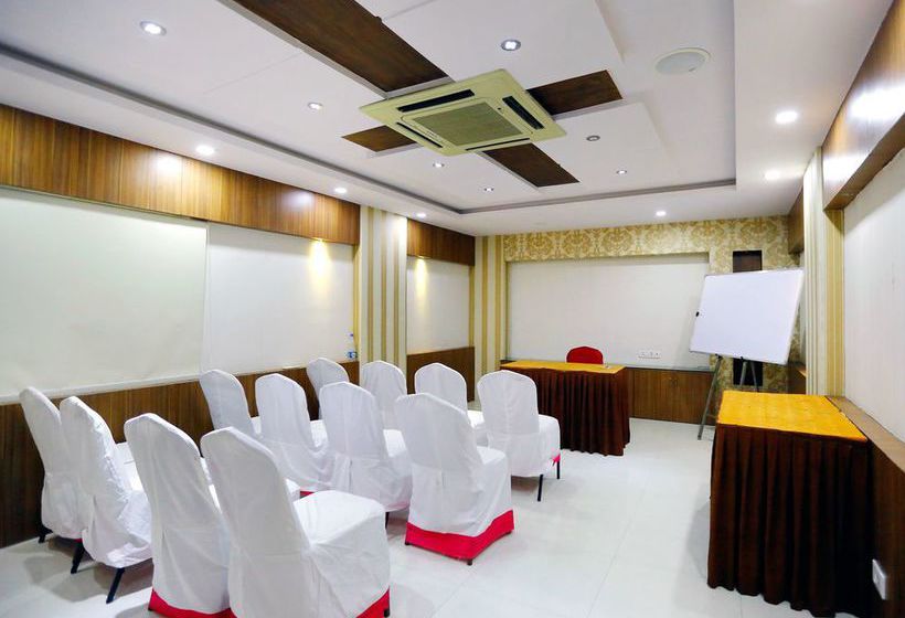 Отель Treebo Trend Grand Plaza Nampally