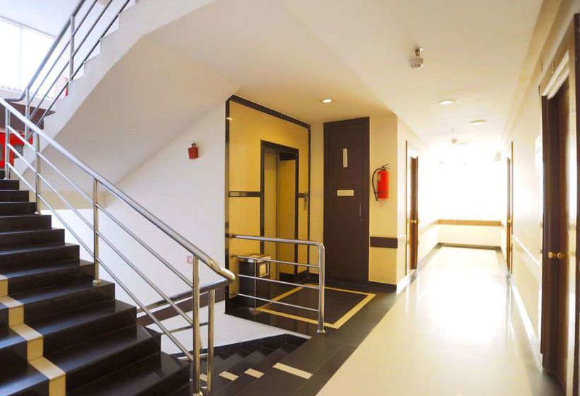 Отель Treebo Trend Grand Plaza Nampally