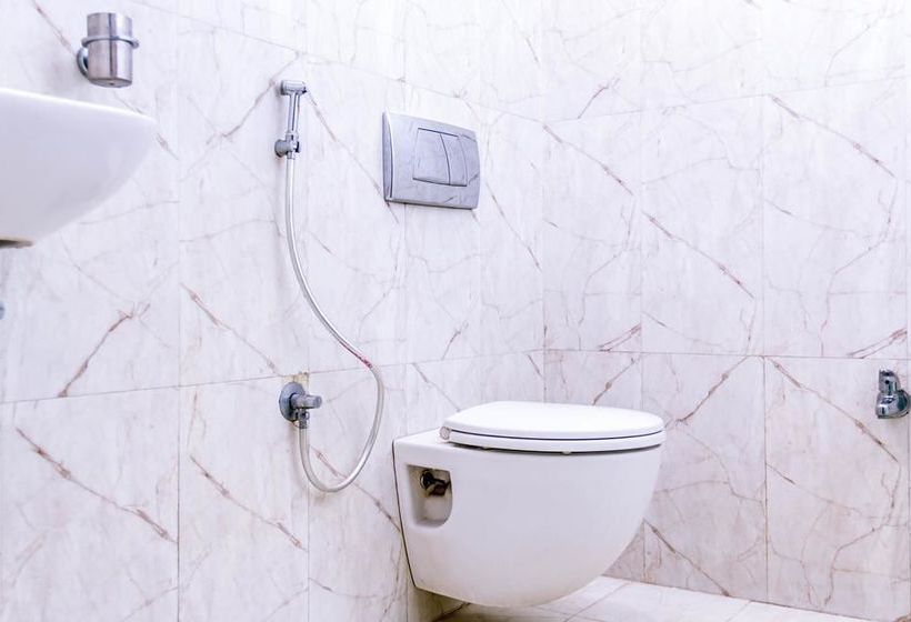 Отель Oyo Rooms Opposite Cmr Central