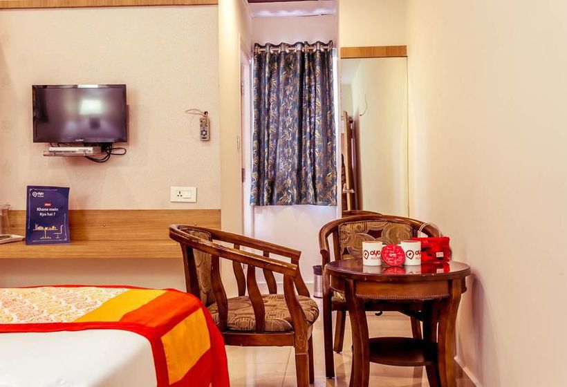 Отель Oyo Rooms Opposite Cmr Central