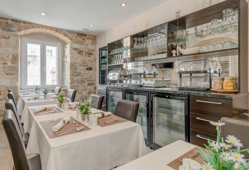 Palace Suites Heritage Hotel Adults Only