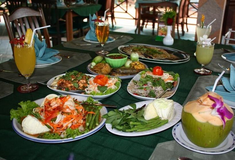 فندق Samroiyod Holiday Resort