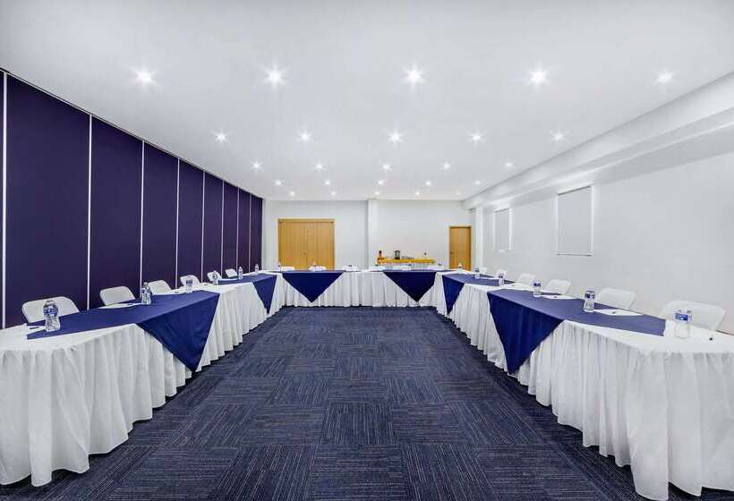 هتل Premier Inn Tuxtla