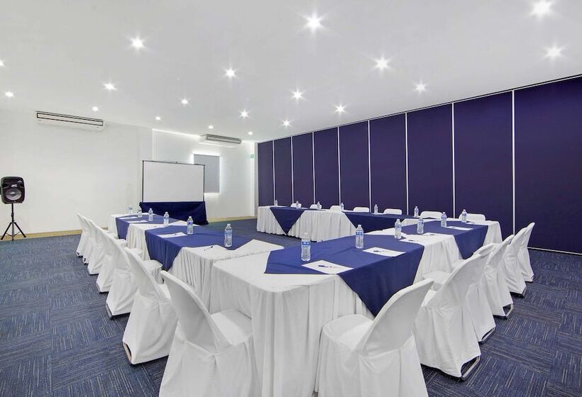 هتل Premier Inn Tuxtla