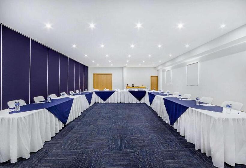 هتل Premier Inn Tuxtla