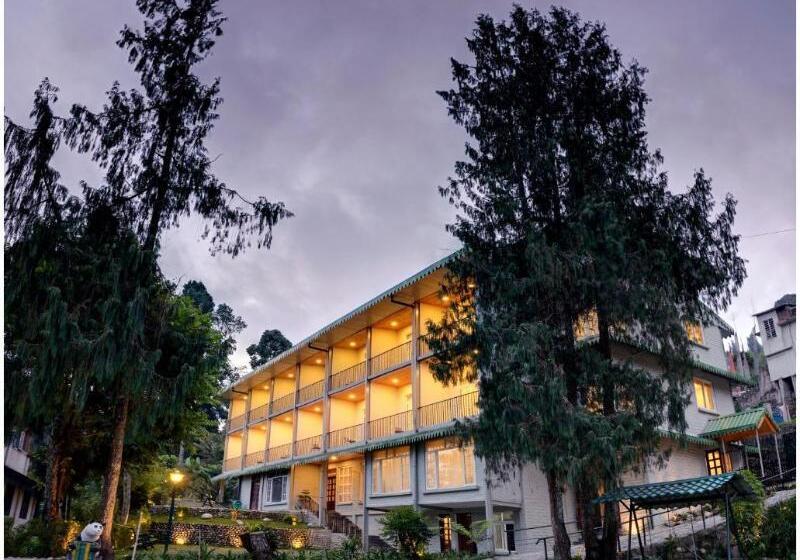 酒店 Summit Barsana Resort & Spa