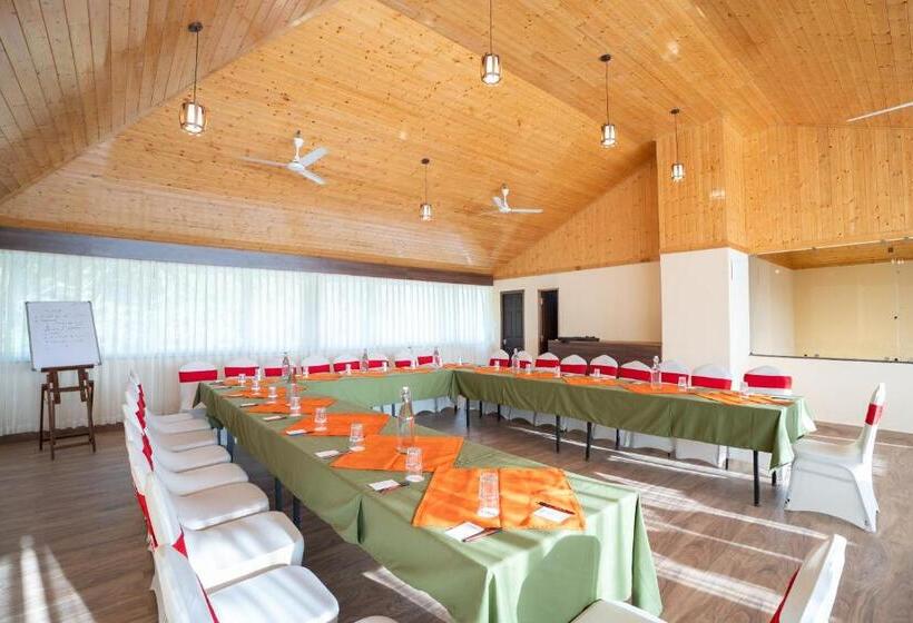 ホテル Summit Namnang Courtyard & Spa Near Mg Marg