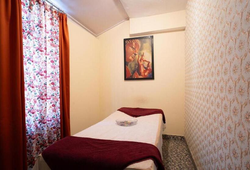 ホテル Summit Namnang Courtyard & Spa Near Mg Marg