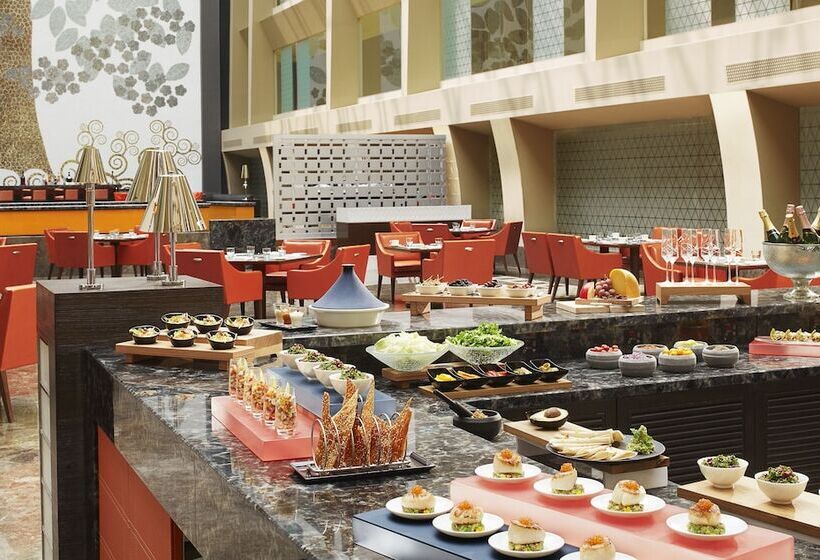 هتل Taj Santacruz