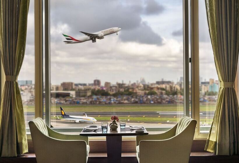 هتل Taj Santacruz