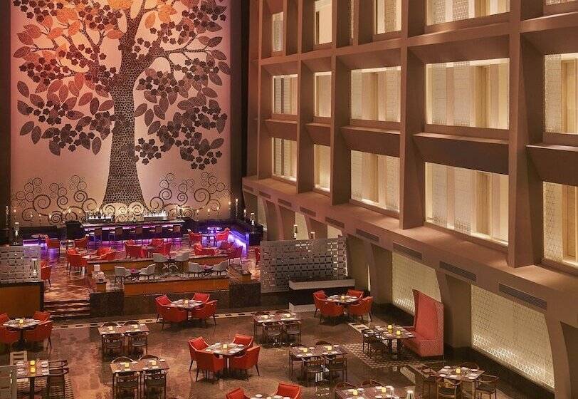 هتل Taj Santacruz