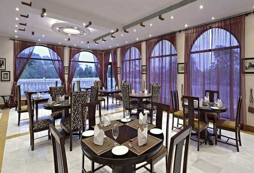 فندق Talaibagh Palace