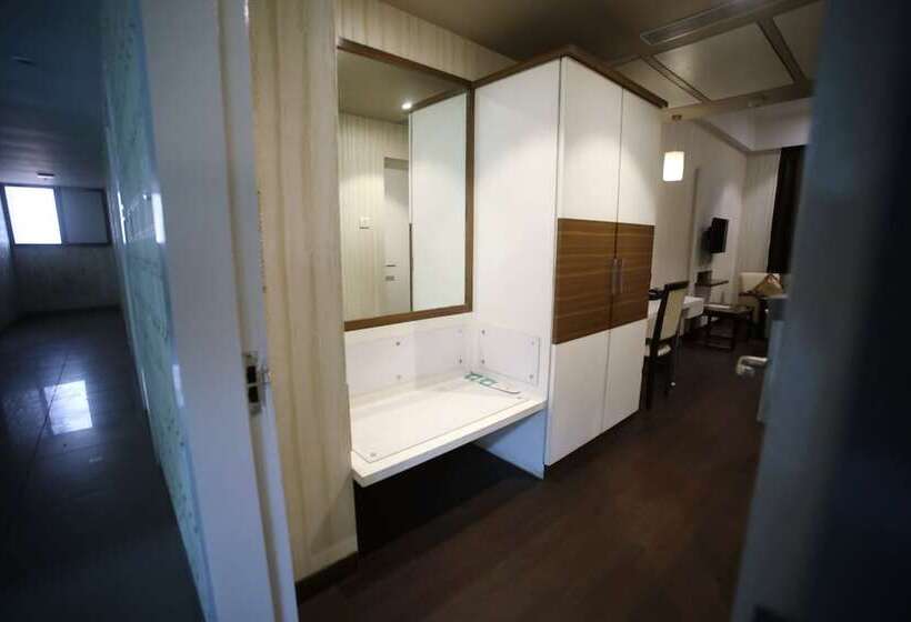 ホテル The Byke Suraj Plaza Pure Veg, Thane