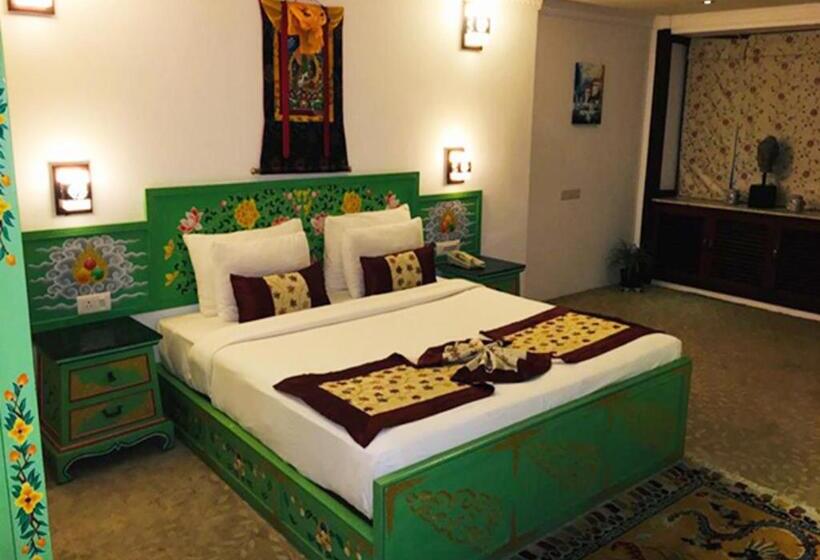 Отель The Chumbi Mountain Retreat & Spa