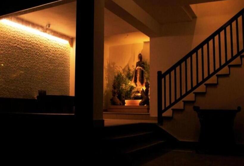 Отель The Chumbi Mountain Retreat & Spa