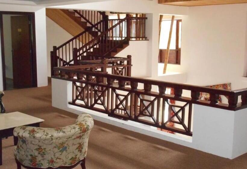 Отель The Chumbi Mountain Retreat & Spa