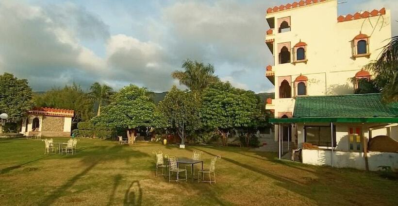 Отель The Country Side Resort