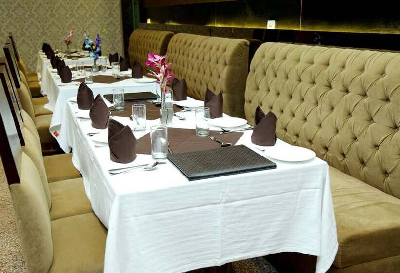 Отель The Royal Bharti