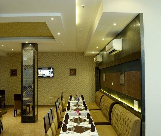 Отель The Royal Bharti