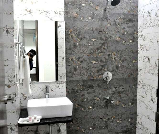 Отель The Royal Bharti