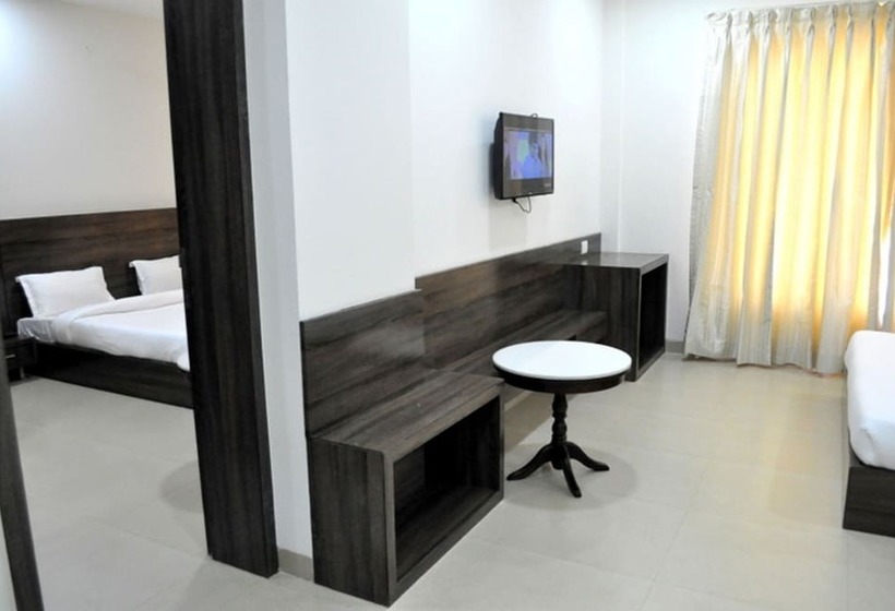 Отель The Royal Bharti