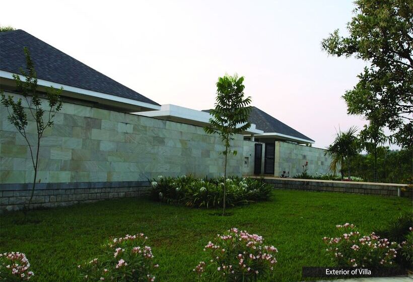 هتل The Serai Chickmagalur