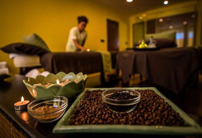 هتل The Serai Chickmagalur