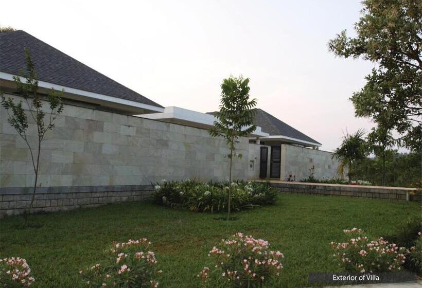 هتل The Serai Chickmagalur