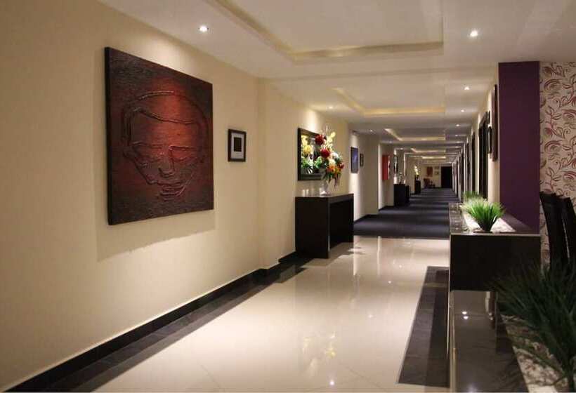 Отель Two Select