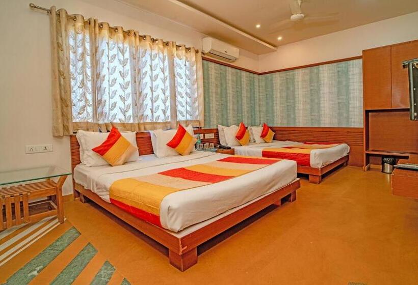 호텔 Uddhav Vilas A Family