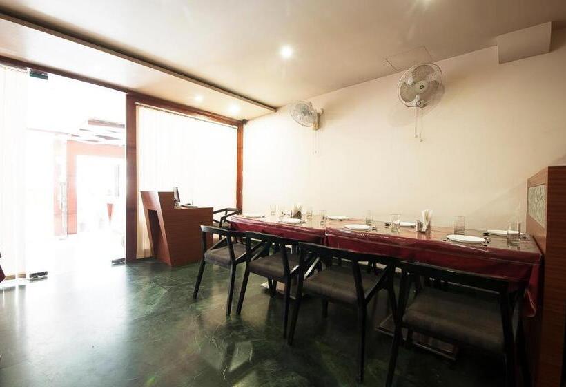 호텔 Uddhav Vilas A Family