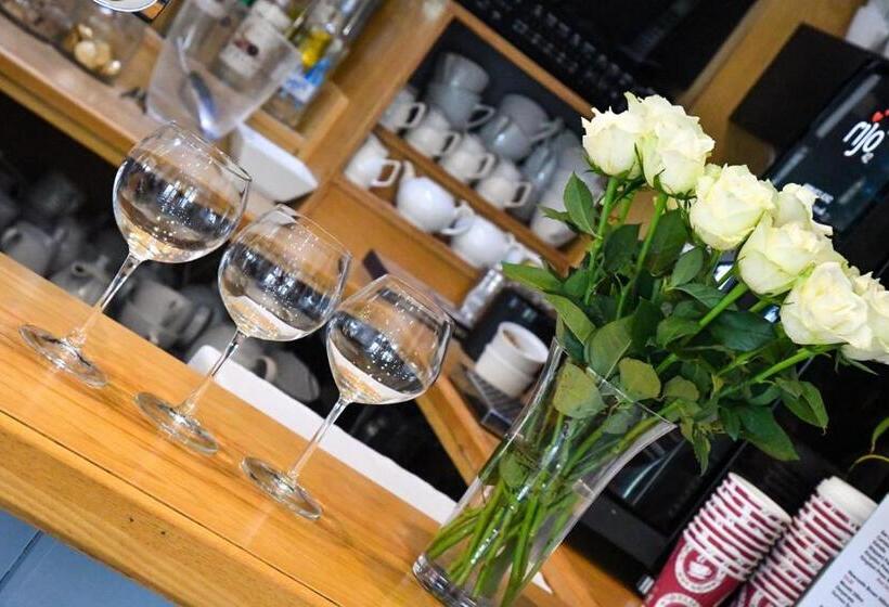 בית מלון כפרי Whiston Hall