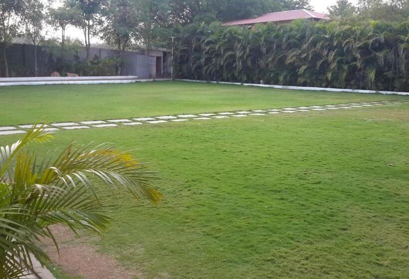 Mrugavani Resort & Spa