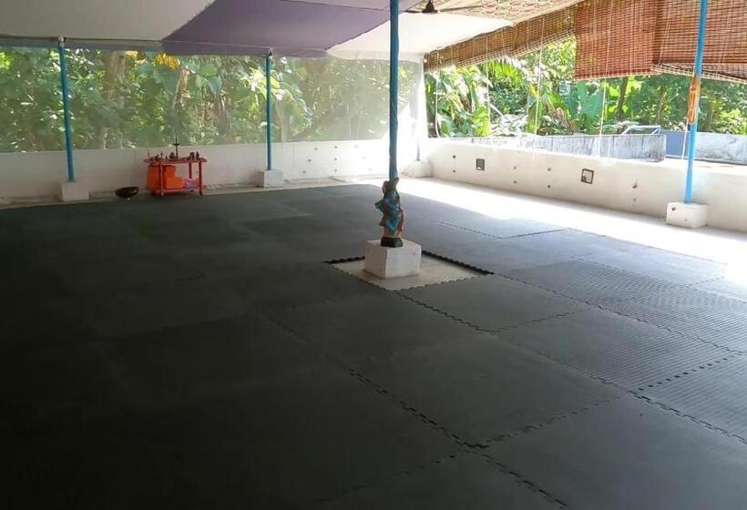 پانسیون Casa Eva Luna Ayuryoga Retreat