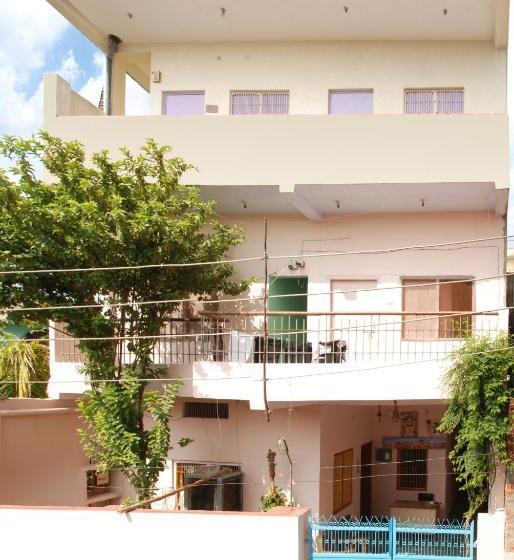 بنسيون Kedar Guest House  Feel At Home