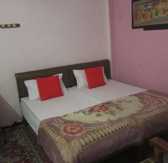 بنسيون Kedar Guest House  Feel At Home