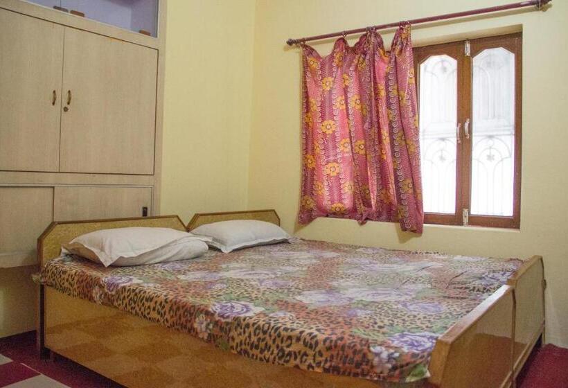 بنسيون Somit Paying Guest House