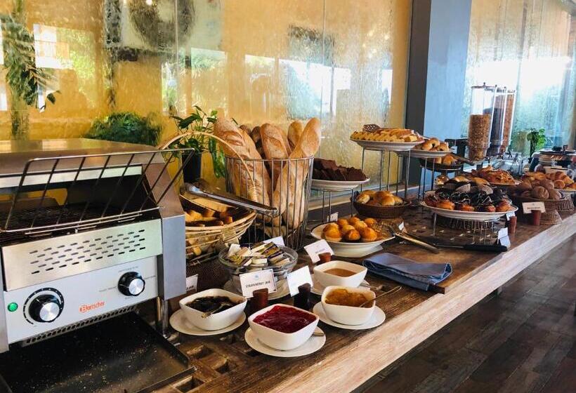 Thaproban Pavilion Resort & Spa